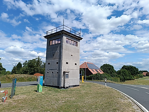 Der Grenzturm und der Bunker sind geöffent
