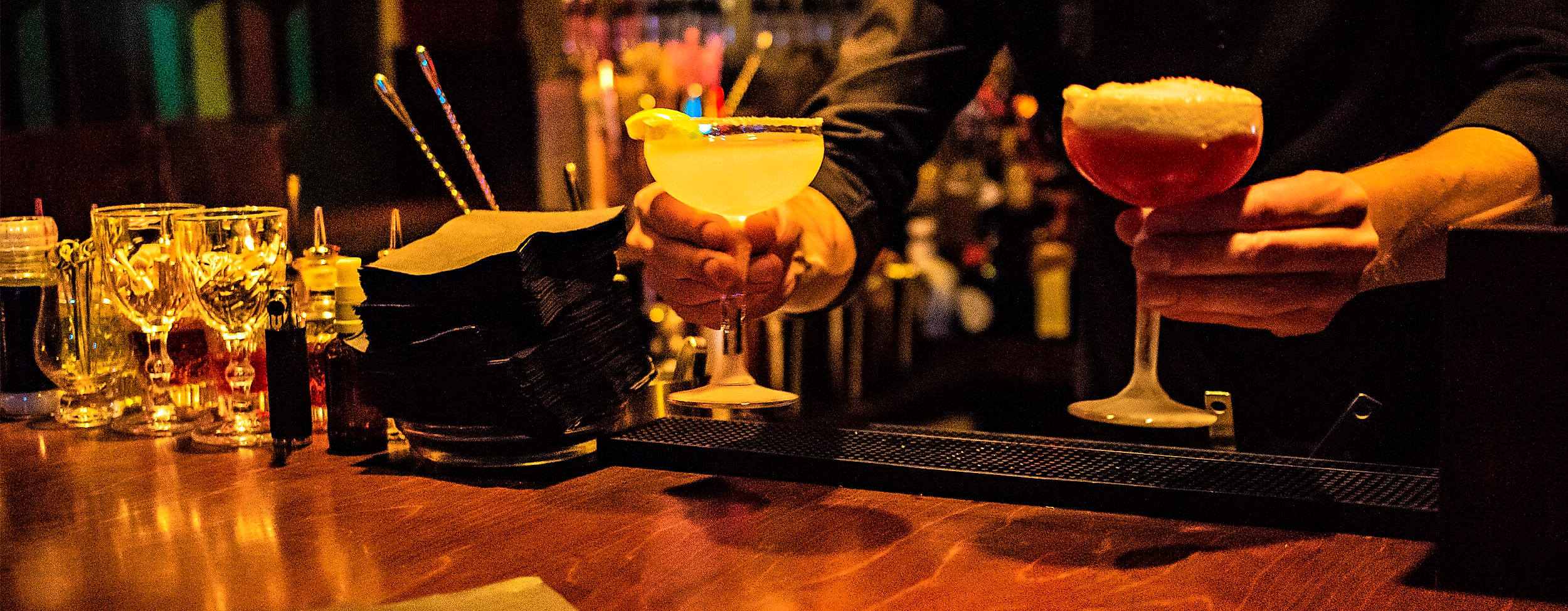 Barceeper mit Cocktails