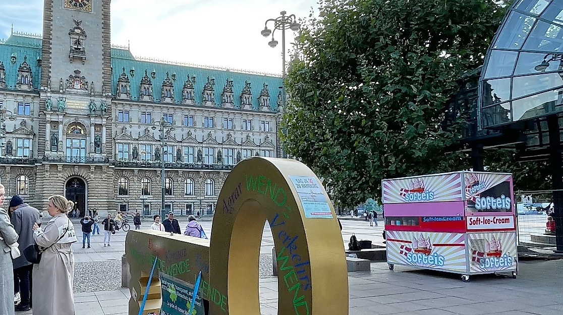 Schluessel_zur_Zukunft_vor_Rathaus