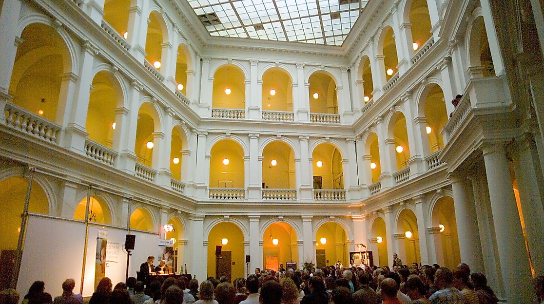 Staats- und Universitätsbibliothek Carl von Ossietzk - Lichthof