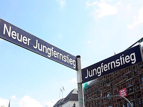 Treffpunkt: Jungfernstieg Ecke Neuer Jungfernstieg