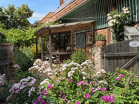 Weinprobe im Paradiesgarten