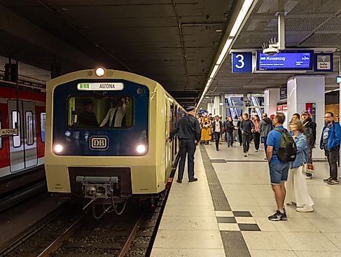 Museumszug 472 062 in Altona