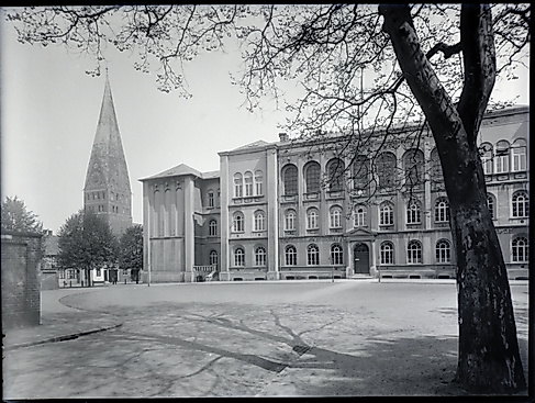 1) S111 Johanneum