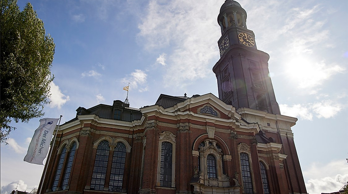 Der Michel - Wahrzeichen von Hamburg und stimmungsvoller Ort für den Gottesdienst