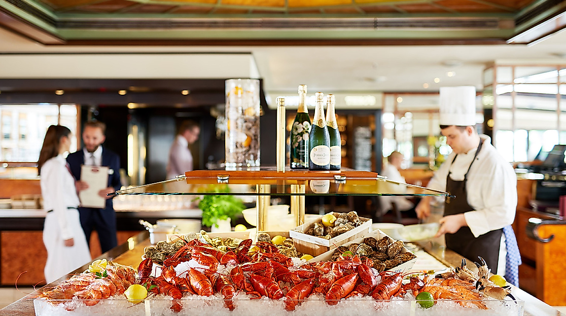 grand-elysee-hamburg_brasserie_flum_hummerauslage_c_grand-elysee