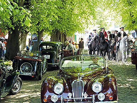 Edle Rösser begegnen edlen Karrossen