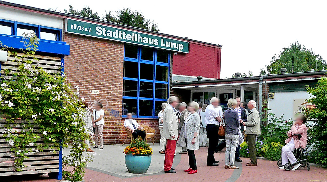 Vor dem Stadtteilhaus