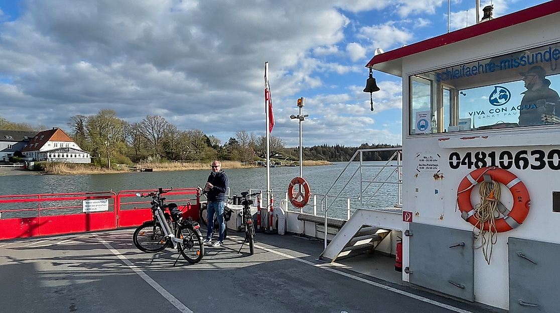 fahrradtour_faehre_i_mp-ebike-adventures_c-mp-business-gmbh