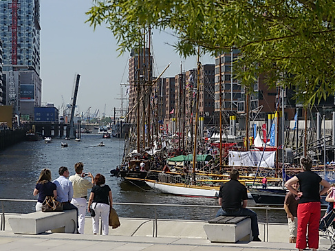 Der Traditionsschiffhafen am Sandtorkai