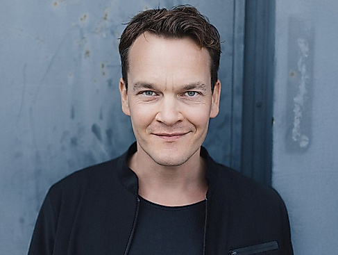 Neil Young – Comes a Song