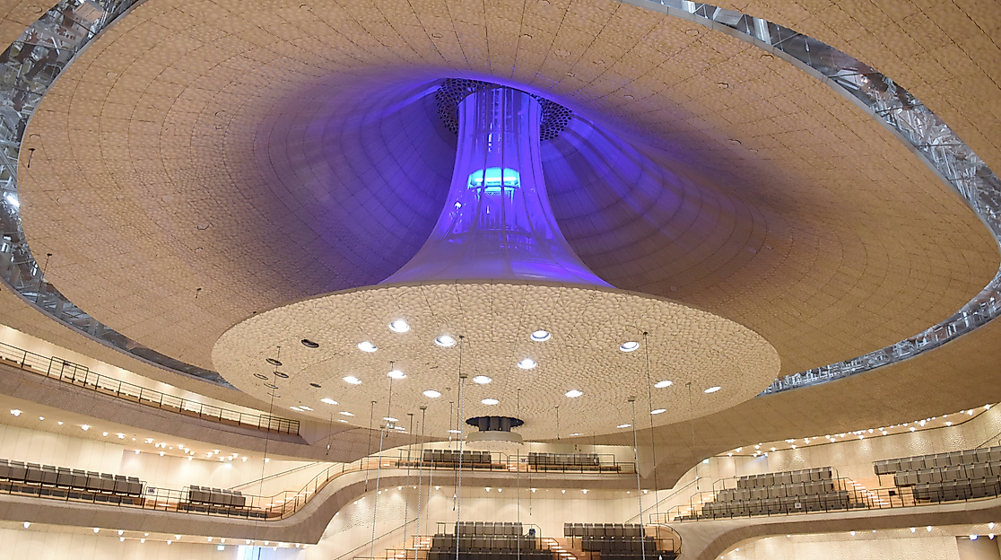 elbphilharmonie_grosser-saal-decke_c-2016-michael-zapf-2