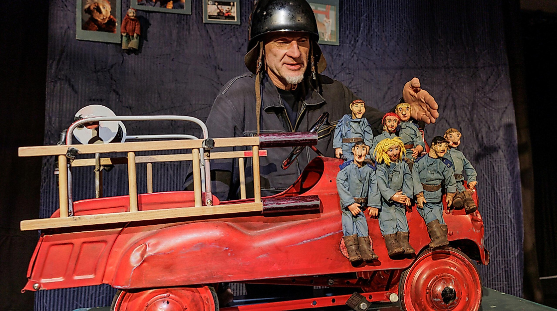 Bei der Feuerwehr wird der Kaffee kalt - Das Weite Theater