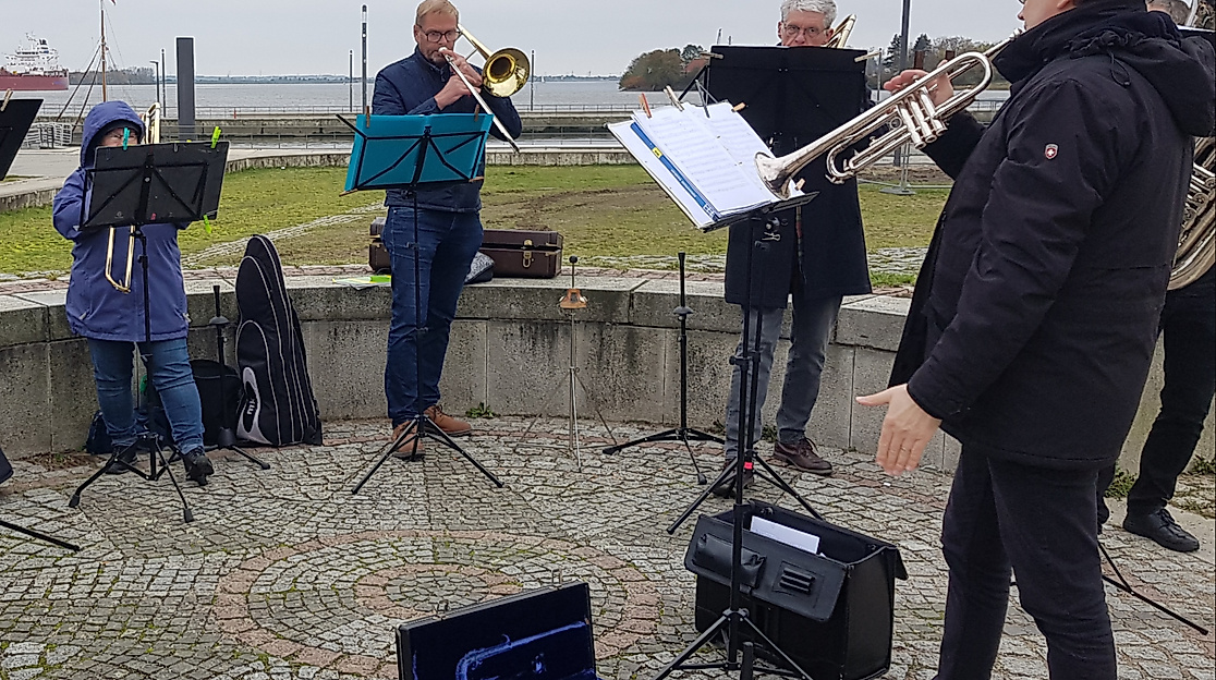 Bläserkreis an der Elbe