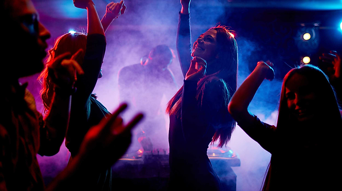 Party-c-pressmaster-AdobeStock-76957624
