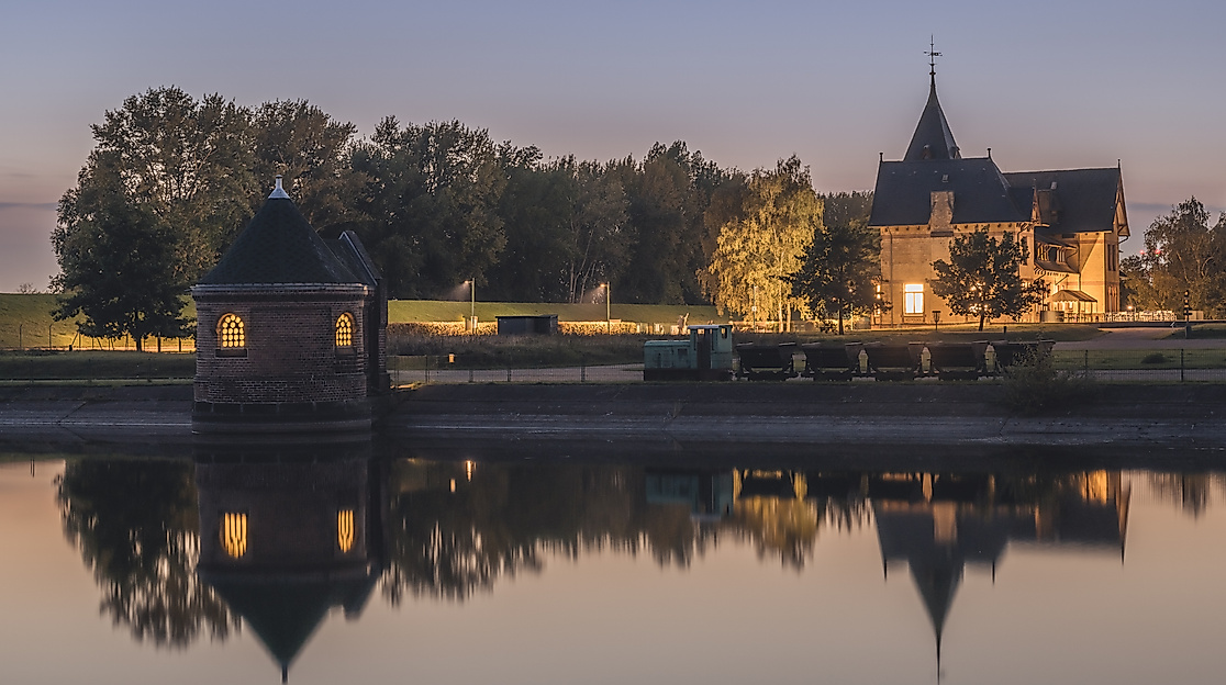 Kaltehofe bei Nacht Schaufilterbecken