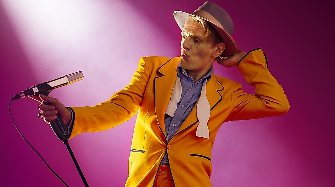 »Heroes« Alexander Scheer singt David Bowie