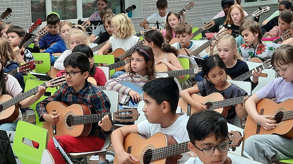 Kinder des Projekts "Gitarre Billstedt"