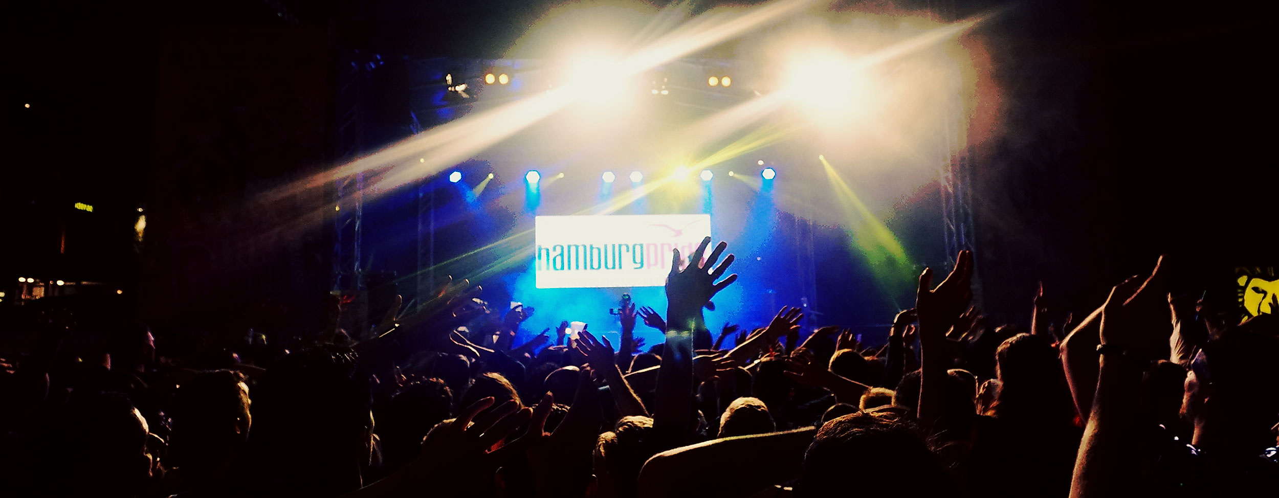 CSD Bühne bei Nacht