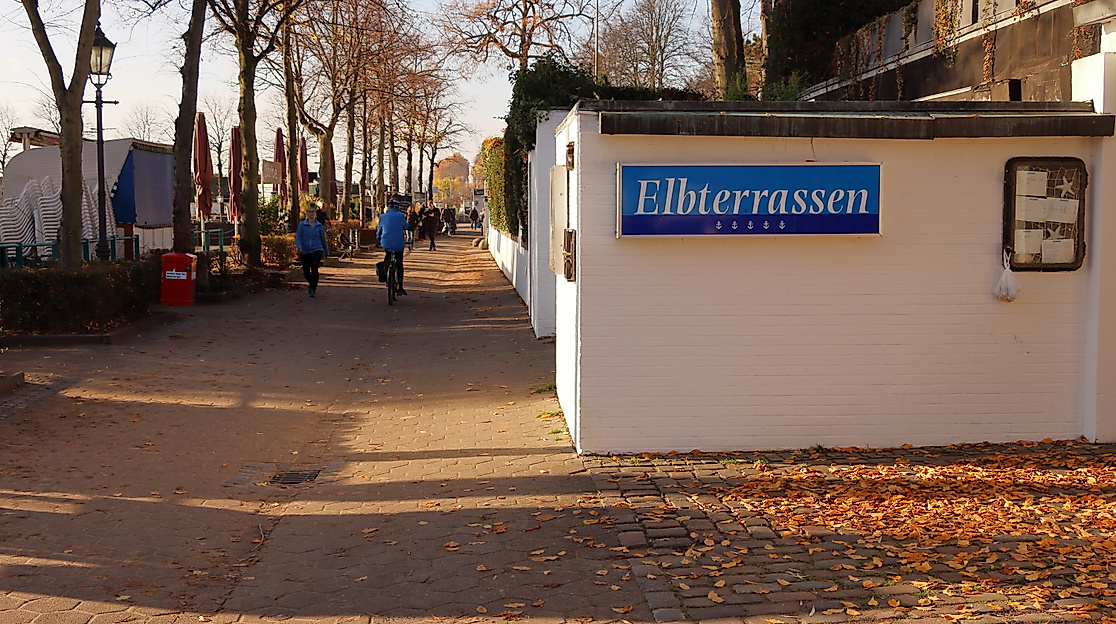 cafe-elbterrassen_c-2018-hamburg-tourismus-gmbh-johanna-nickel_01