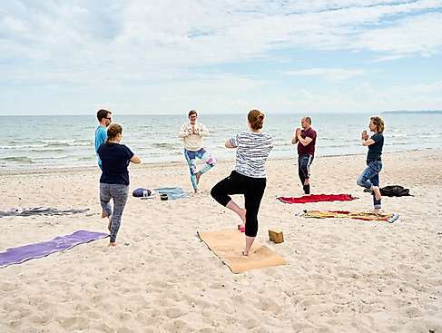 Yoga_am_Strand_Sarah_Kautscher