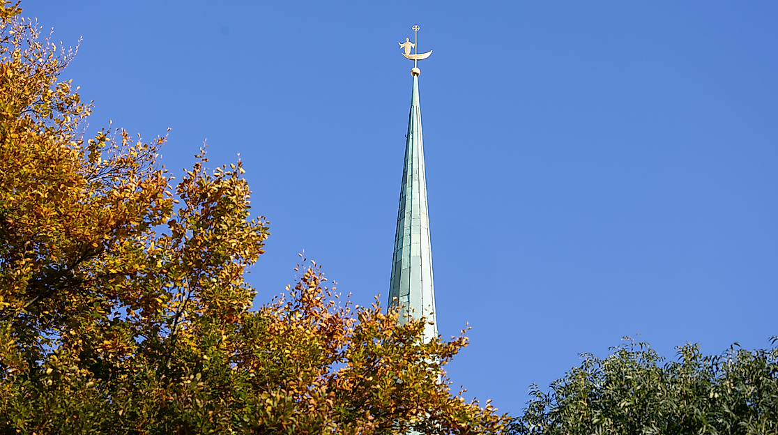 Kirchturm_Herbst(c)HinrichFranck