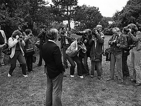 Bundeskanzler-Helmut-Schmidt-Stiftung_K_1979_Fototermin_Brahmsee_AdsD - Darchinger-Archiv-00002630-HighRes.jpg