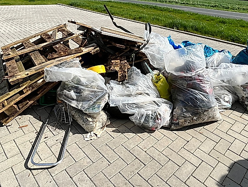 010-02 Müll sammeln