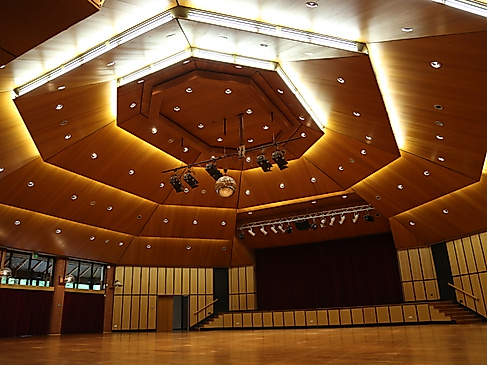 Der Saal bietet viel Platz für Konzerte.
