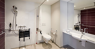 Barrierefreies Bad Premier Inn Hamburg City