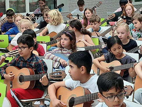 Kinder des Projektes Gitarre Billstedt