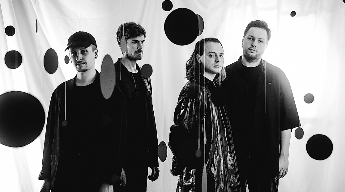 Lunar X Querformat - Credit Mel Rangel