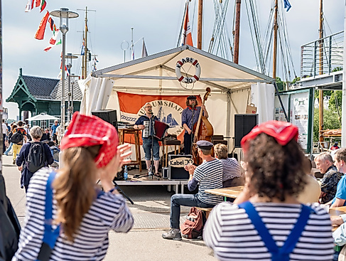 Bühne im Museumshafen_HG25_CHL_100525_-903076