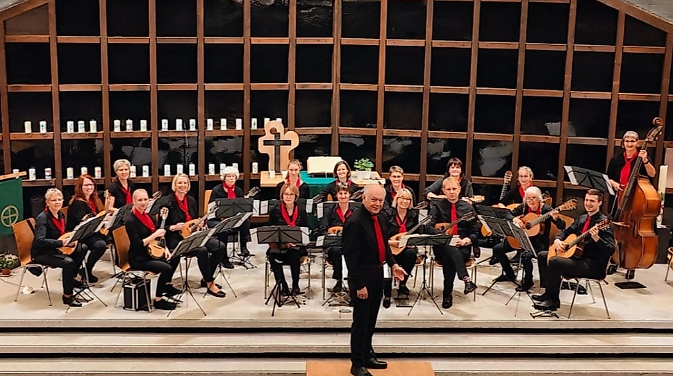 Mandolinenorchester Langendorf spielt Weihnachtskonzert
