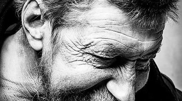 Ausstellungsbesichtigung für Menschen mit Demenz: ÜBER.LEBEN - im Schatten des Glanzes