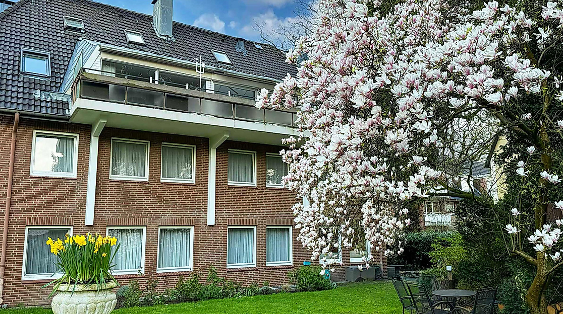 Hotel Rosengarten Hamburg: Aussenansicht Garten