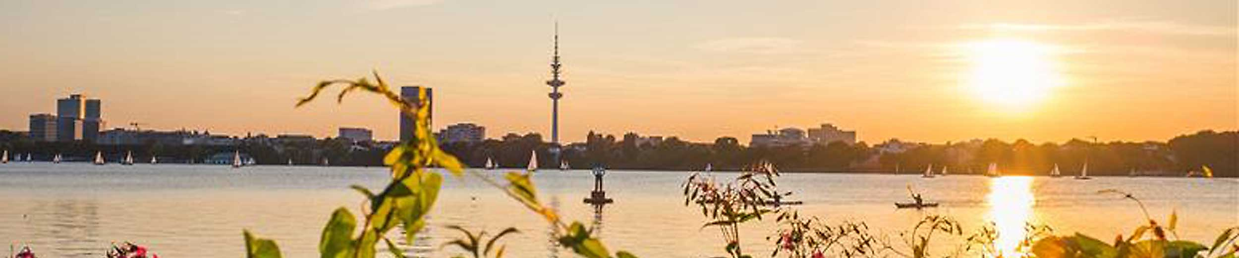 Blick auf die Alster bei Sonnenunterg