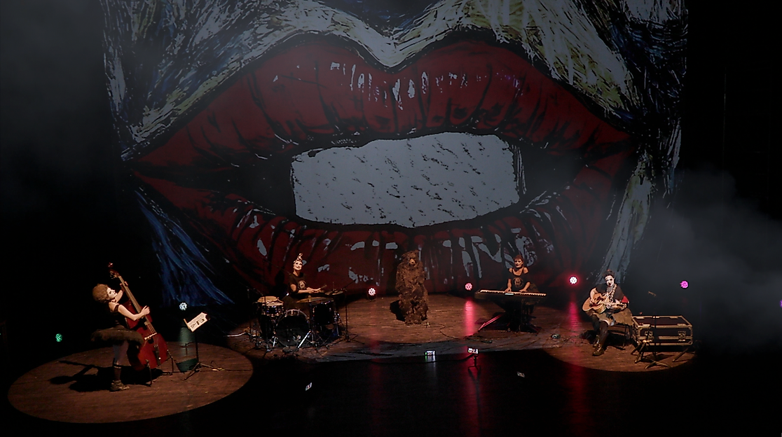 Riot Rozes Theaterstück