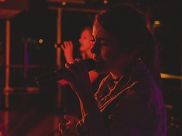 karaoke_c-jorge-flores-on-unsplash