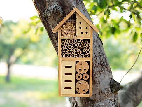 decorative-insect-house-garden-bee-home-hibernation-ecological-gardening