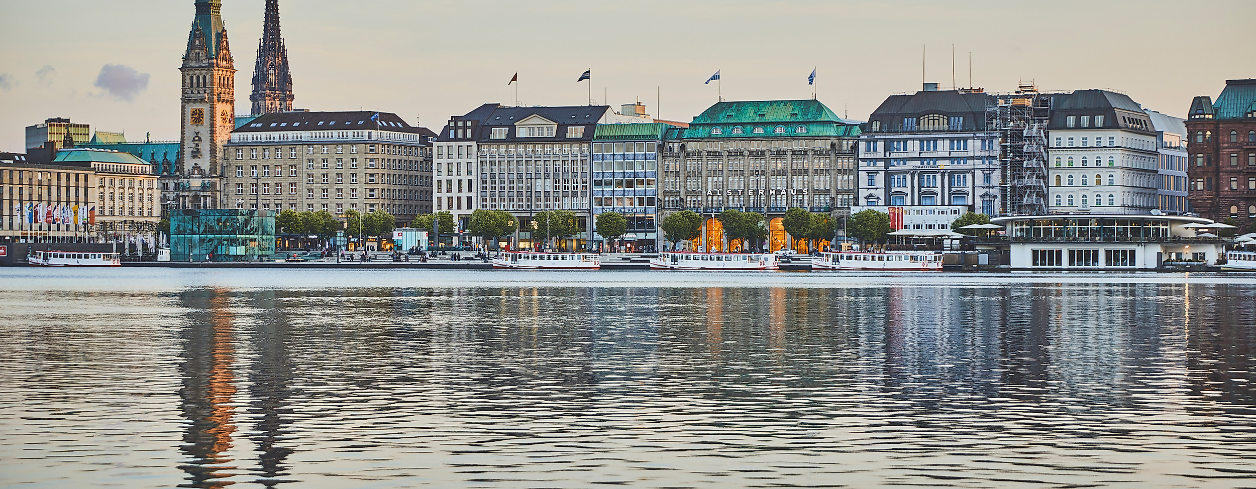 Jungfernstieg bei Dämmerung