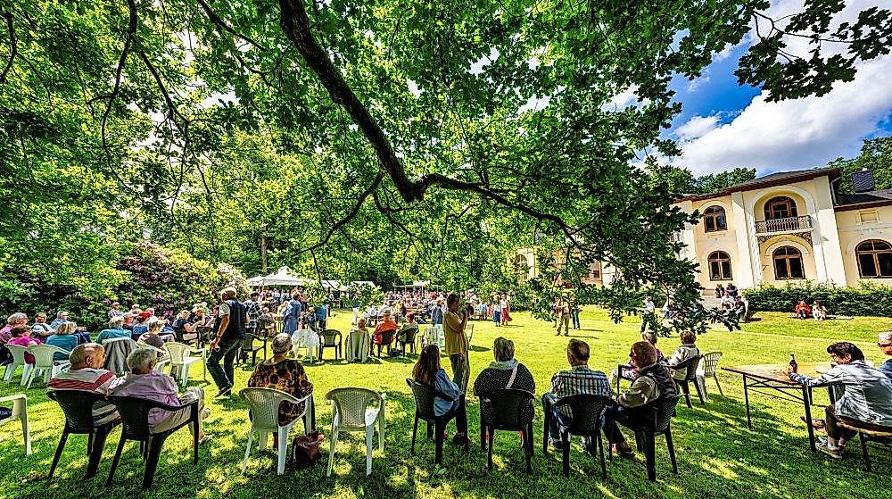 Pfingstfrühschoppen in Breidings Garten
