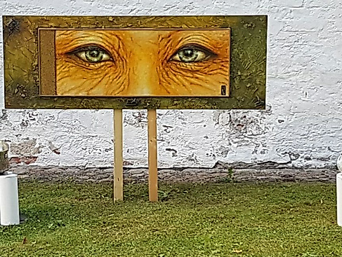 Kunst unter Bäumen