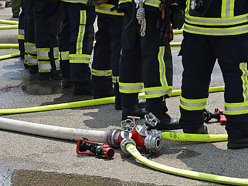 Neutral Bild Feuerwehrschlauch fire-fighters-g259b954e4_1920- CR Pixabay Michael Schwarzenberger