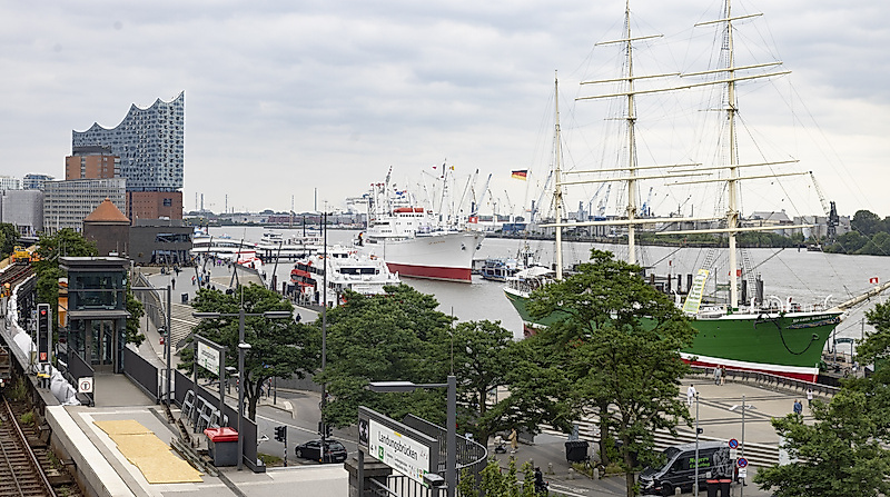 St. Pauli Hafenkante-Tour – unterwegs am Wasser