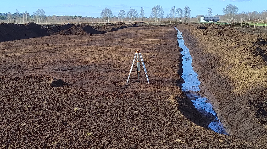 202505 Polter Graben Stativ breit