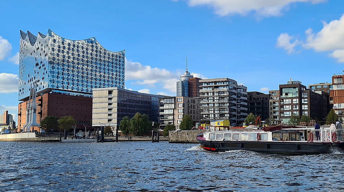 Wir erkunden die HafenCity von der Wasserseite