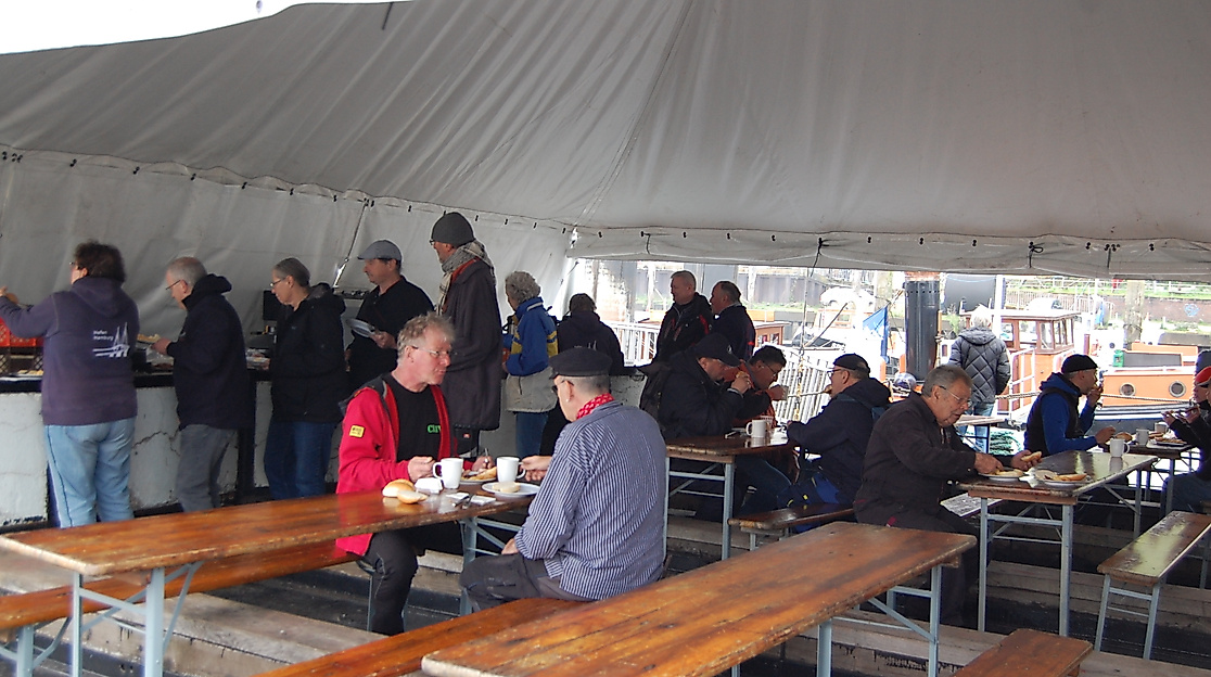 Geschützt sitzen, klönen, futtern