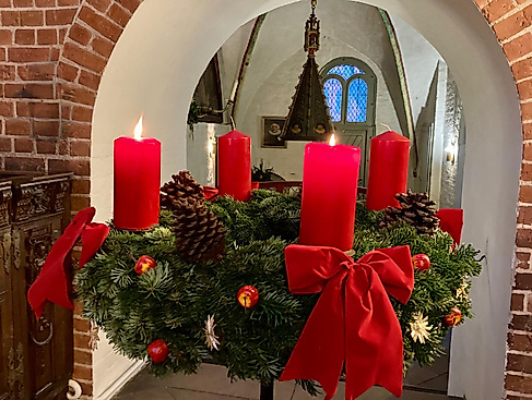 Adventskranz in St. Nicolai