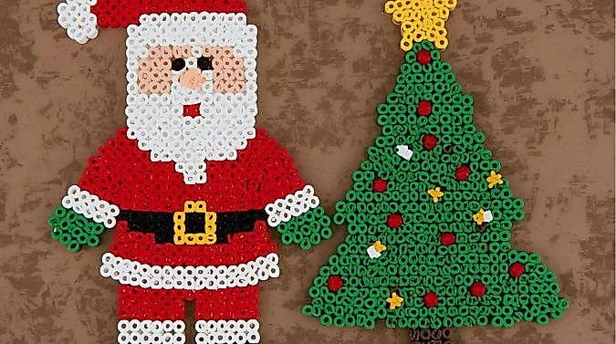 Weihnachtsmann und Tannenbaum aus Bügelperlen